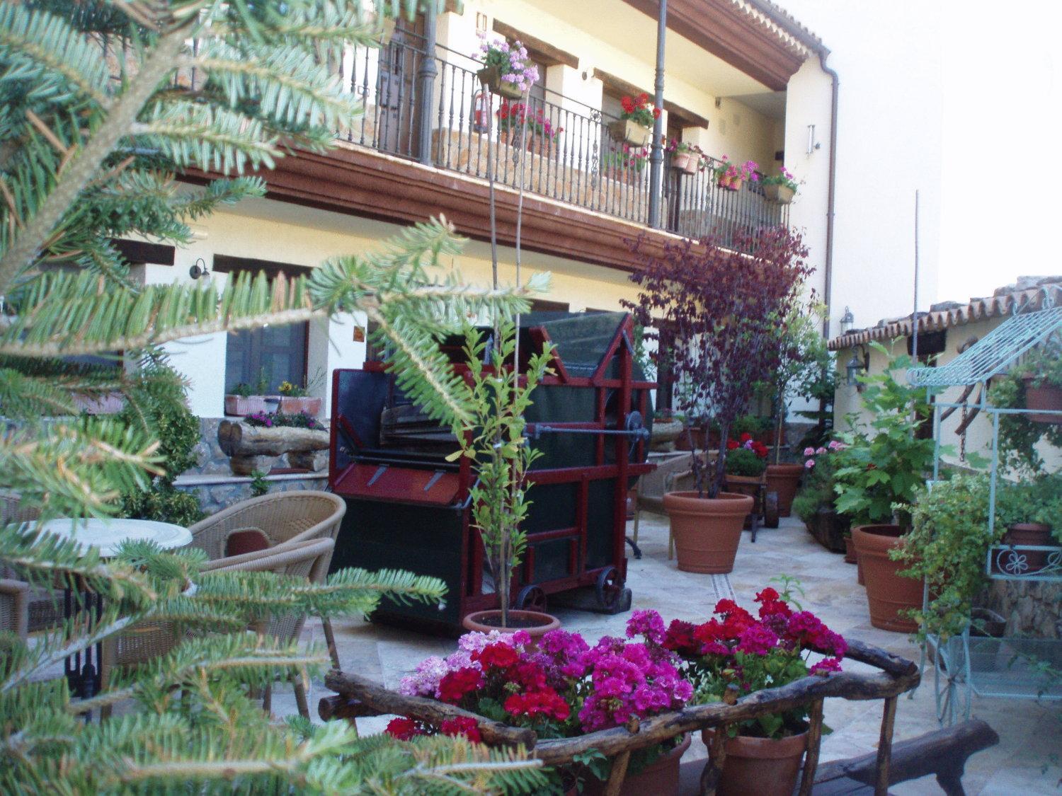 Hostal Restaurante La Muralla Canete  Dış mekan fotoğraf