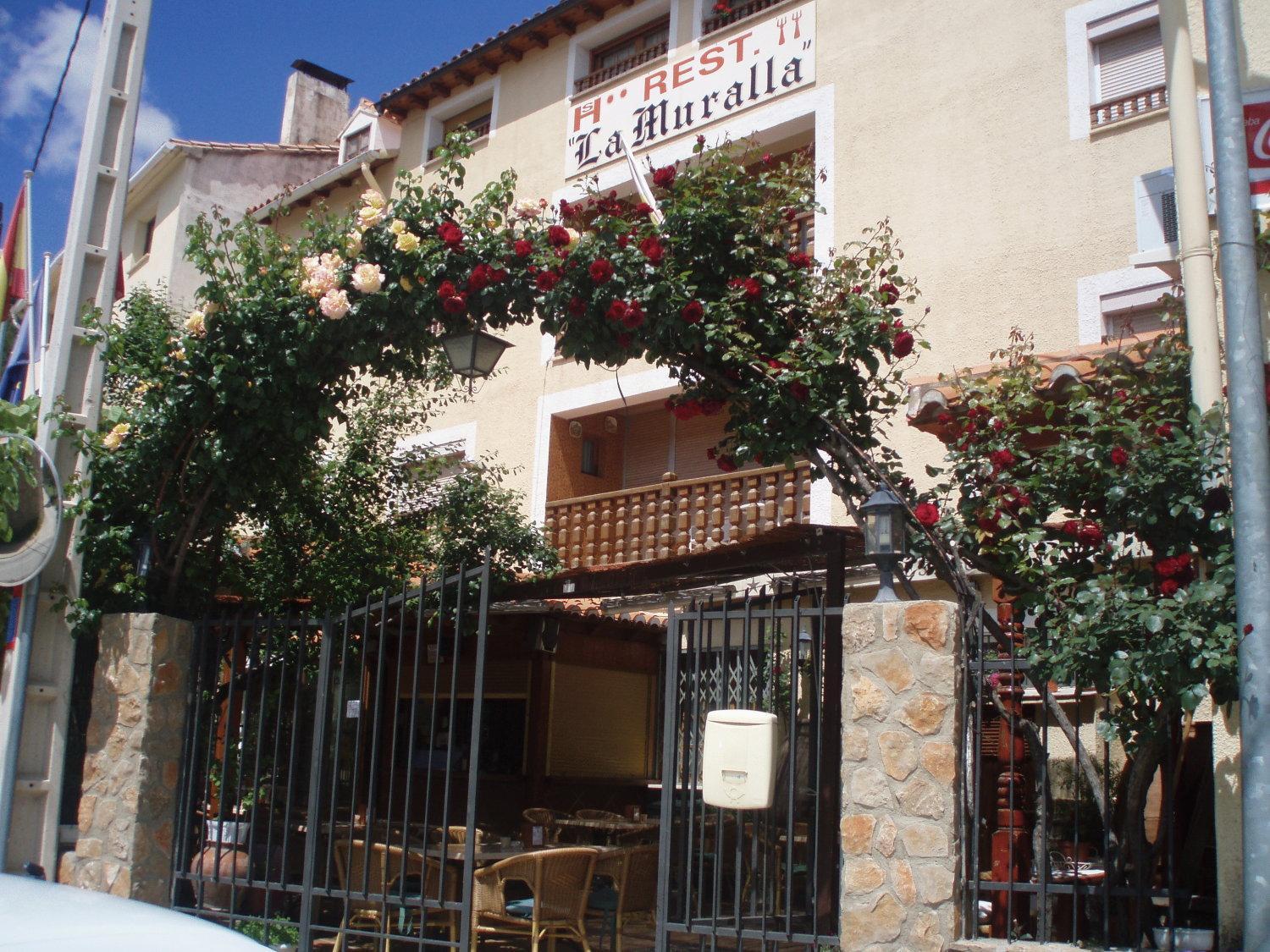 Hostal Restaurante La Muralla Canete  Dış mekan fotoğraf
