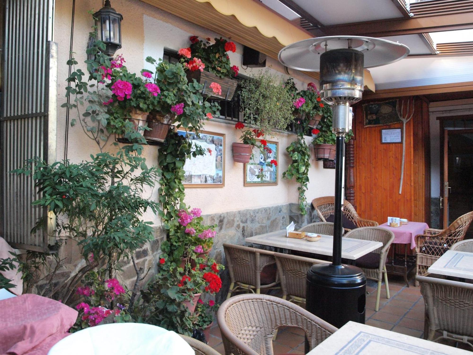 Hostal Restaurante La Muralla Canete  Dış mekan fotoğraf