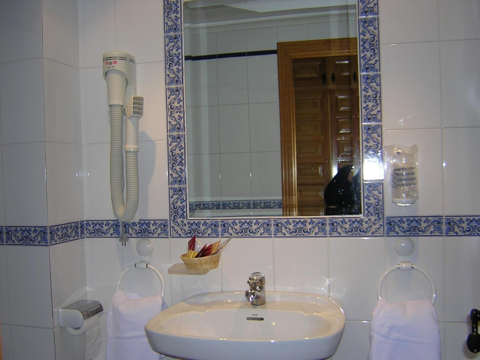 Hostal Restaurante La Muralla Canete  Dış mekan fotoğraf