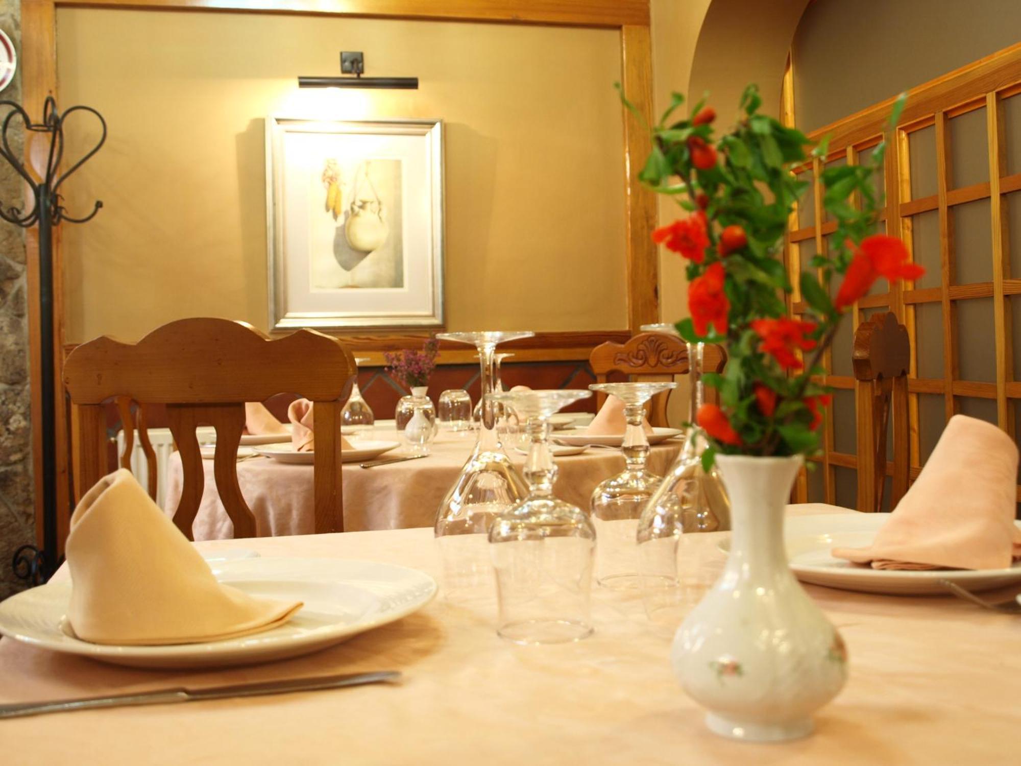 Hostal Restaurante La Muralla Canete  Dış mekan fotoğraf