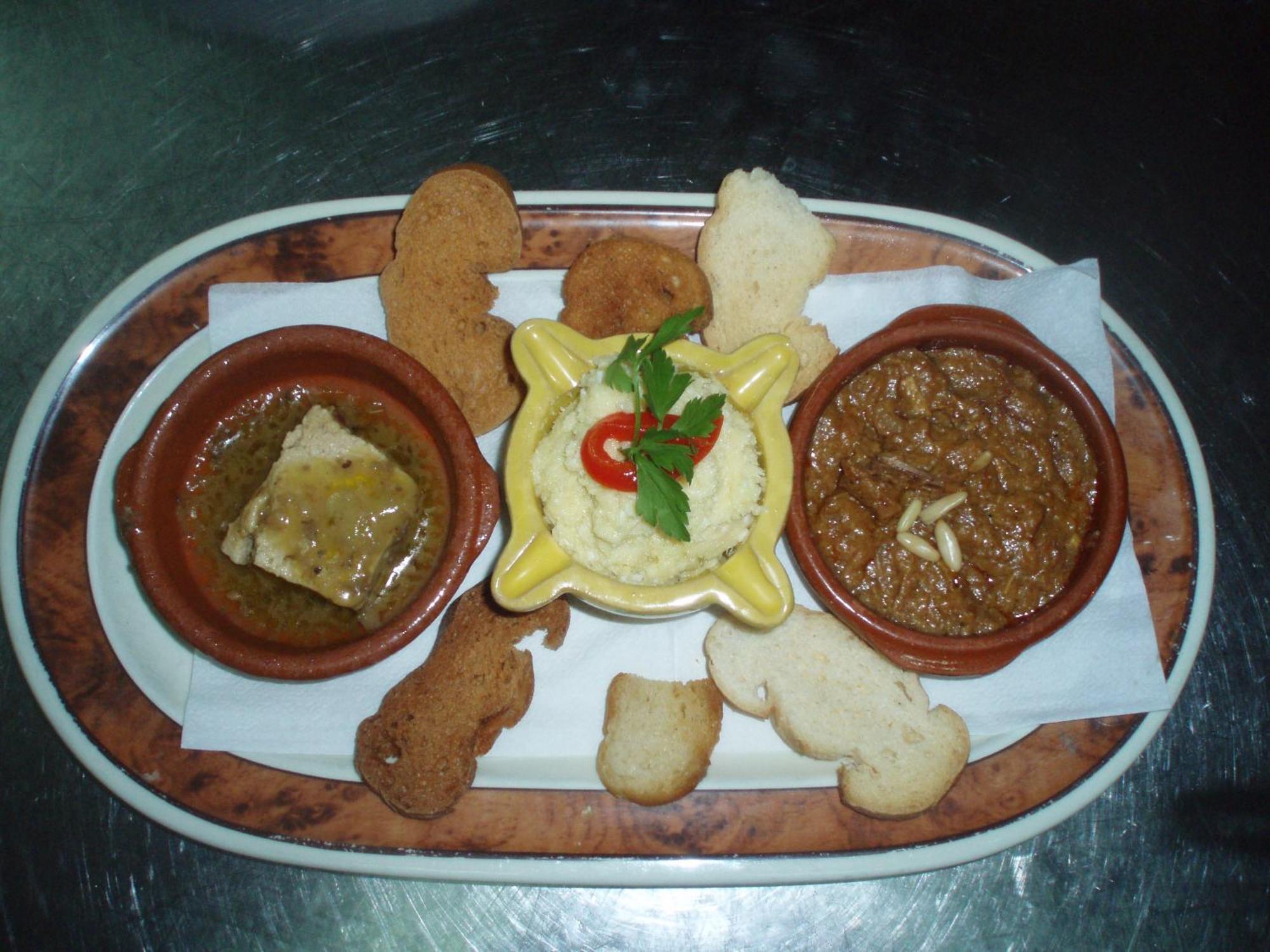 Hostal Restaurante La Muralla Canete  Dış mekan fotoğraf