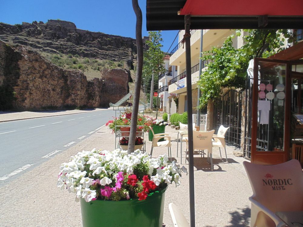 Hostal Restaurante La Muralla Canete  Dış mekan fotoğraf